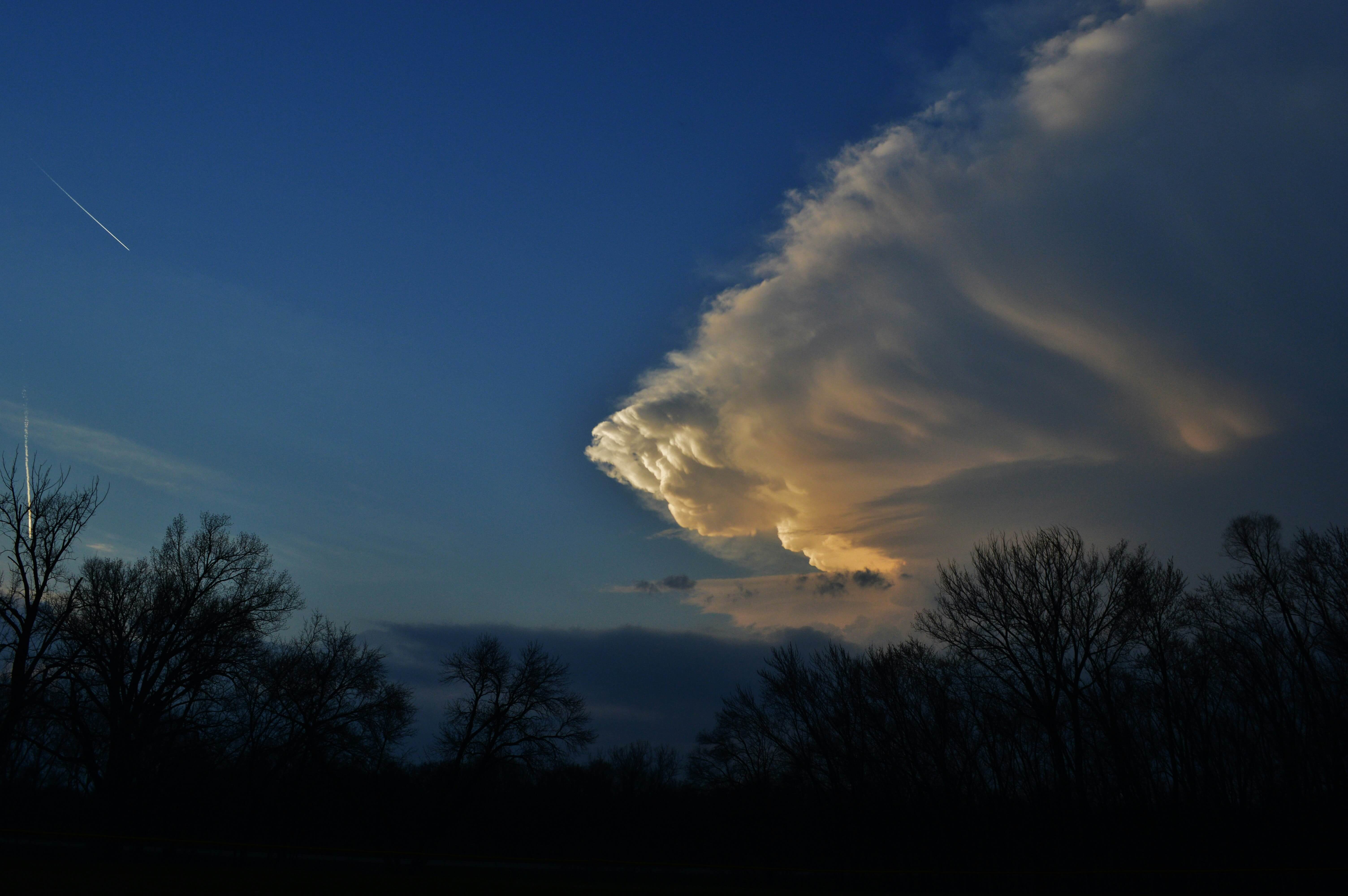 Sky scene with a setting sun and clouds